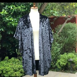 Vs pink black velour kimono